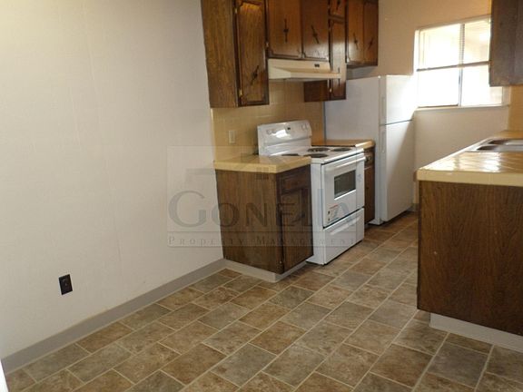 3rd image of 572 Fortuna Ave