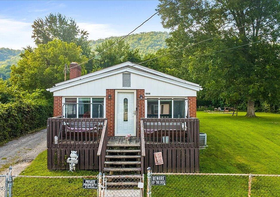 1st image of 1008 W Walden St