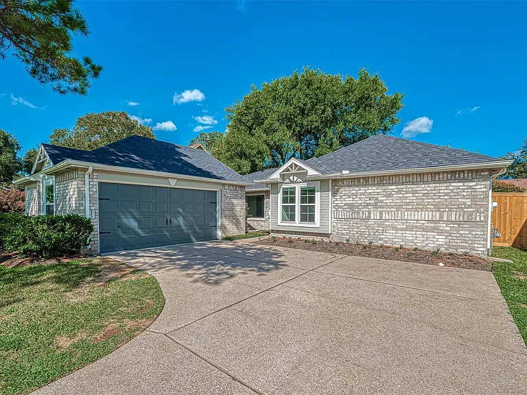 416 Heatherwood Ct — Photo 3