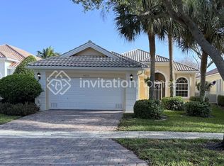 8233 Pine Cay Rd, Wellington, FL 33414