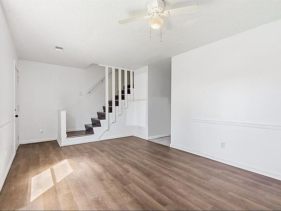 2nd image of 1812 Cedar Hts