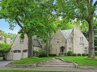 145 Montgomery St, Glencoe, IL 60022