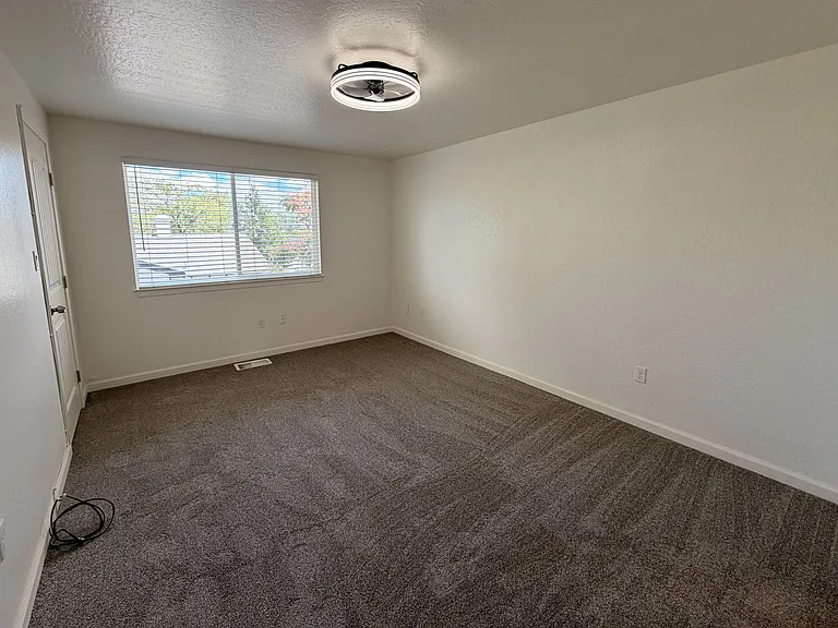 319 Thoma St #B — Photo 10