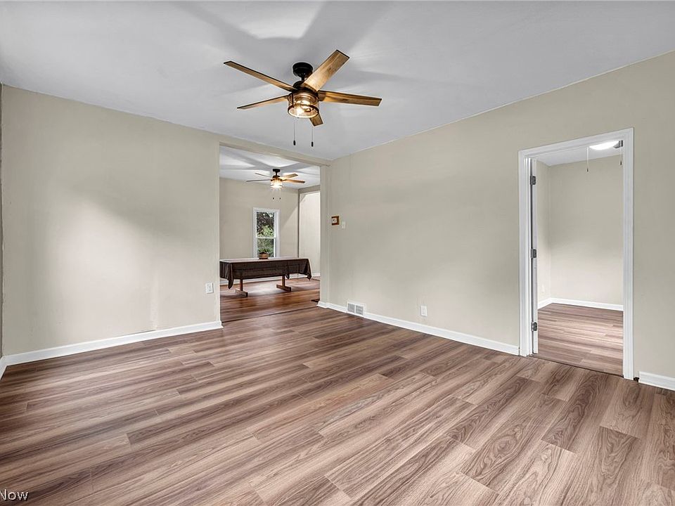 10th image of 262 E Walnut St