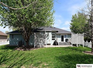20911 Hampton Cir, Gretna, NE 68028