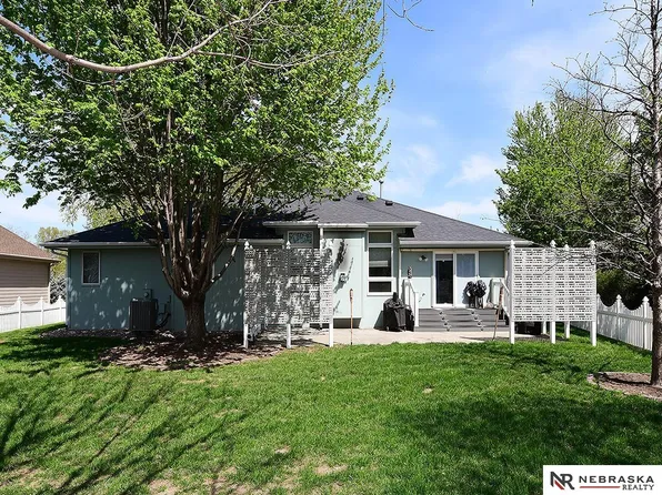 20911 Hampton Cir, Gretna, NE 68028
