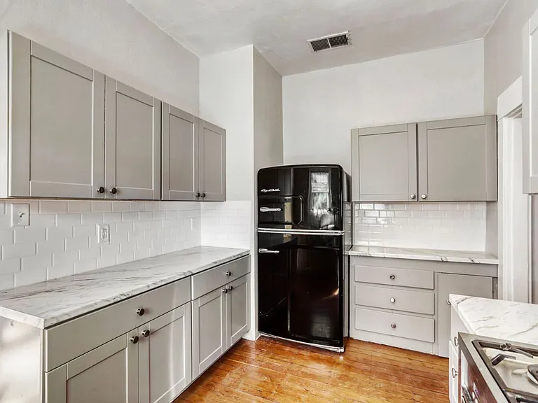 1326 W Monroe St — Photo 6
