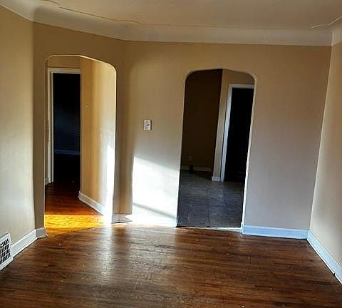 5th image of 7275 Meadow Ave