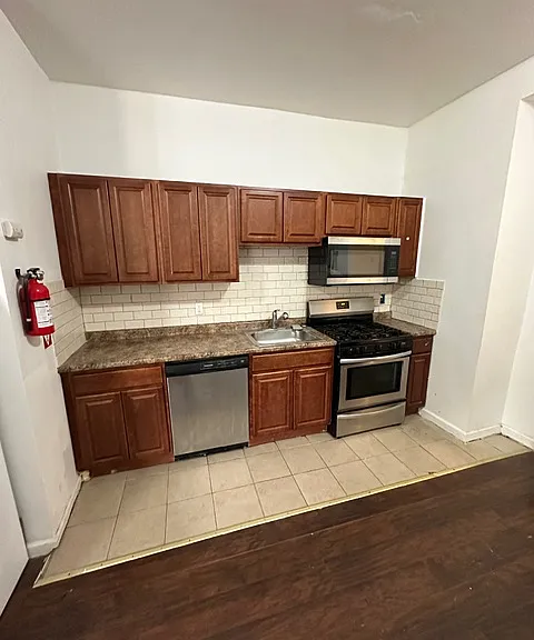 225 Chadwick Ave — Photo 3