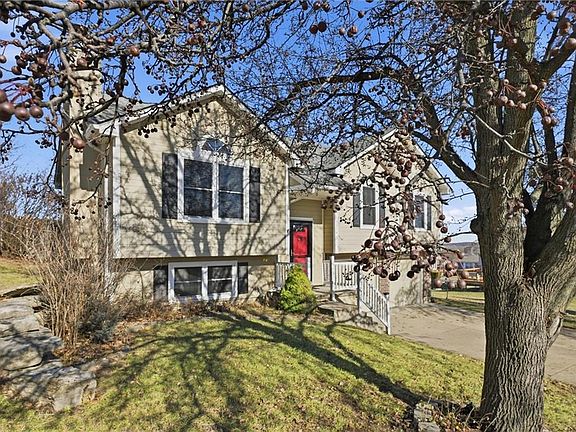 3rd image of 1214 SW Windcrest Ct