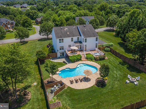 2nd image of 17365 Twinoaks Pl