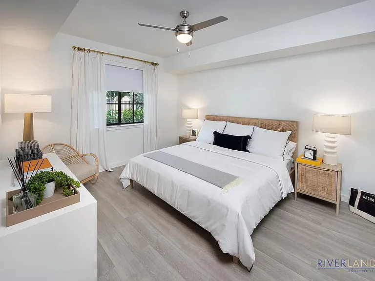 Riverland Apartments — Photo 9