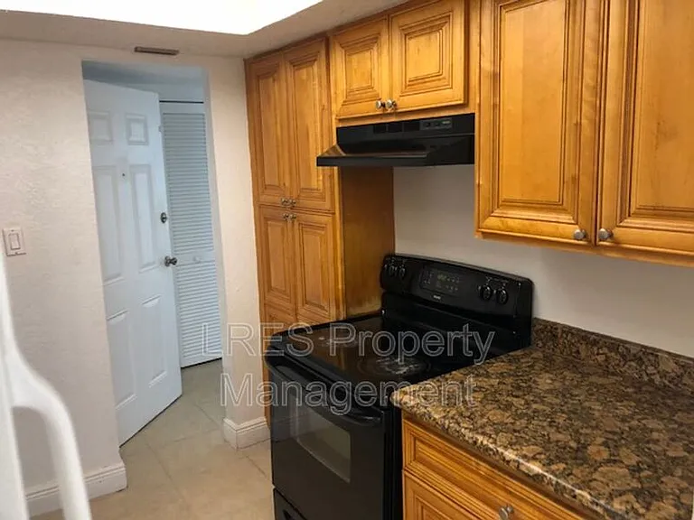 4725 S Texas Ave #A — Photo 8