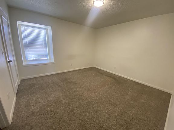 4th image of 2142 W Brooks St #11172387