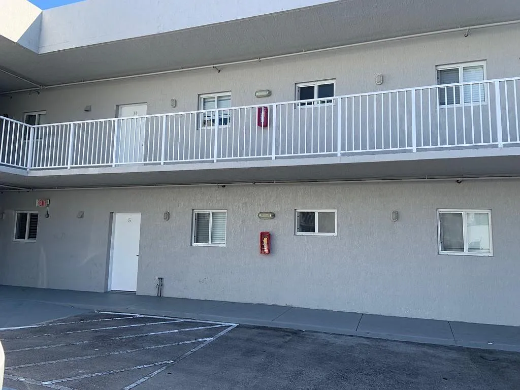 2 bed, 1.0 bath, 10578 sqft, $2,400 — Photo 1