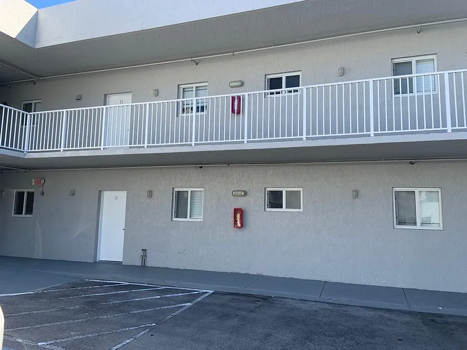 750 SW 2nd St #3