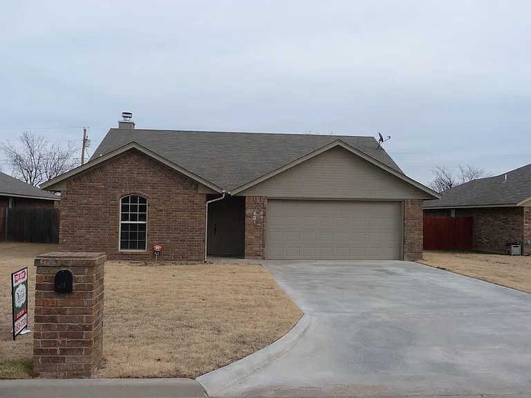 621 NW Granite Ave — Photo 12