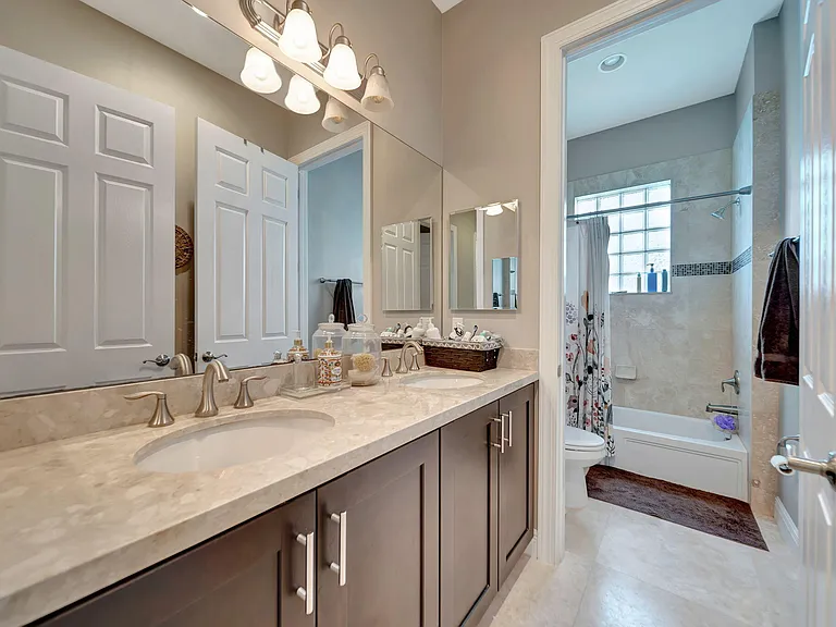 11844 NW 79th Ct — Photo 10