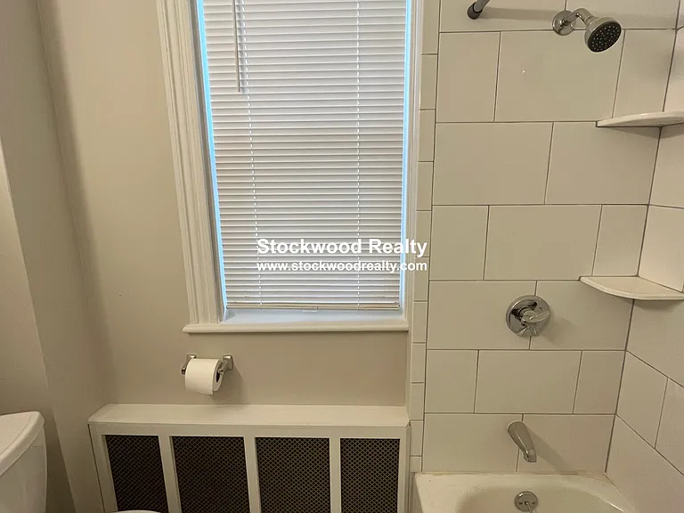 274 E Cottage St #1 — Photo 46