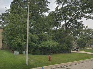 1033 Rosewood Dr, Carpentersville, IL 60110