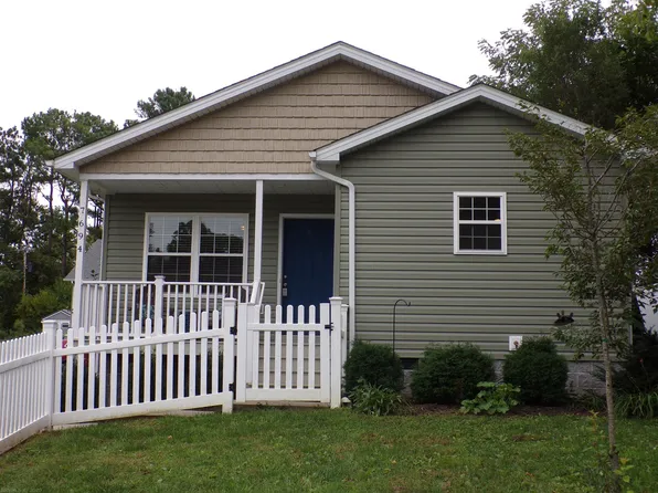 7692 Brooklyn Rd, Radford, VA 24141