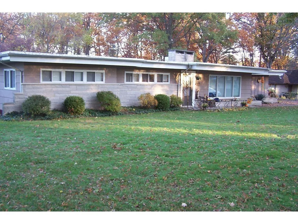 808 Hickory Hill Dr photo 1