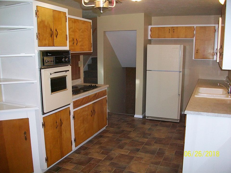 2nd image of 290 N Bellin Rd