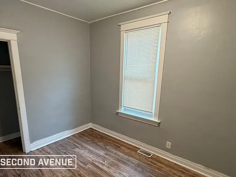9136 S Blackstone Ave — Photo 7