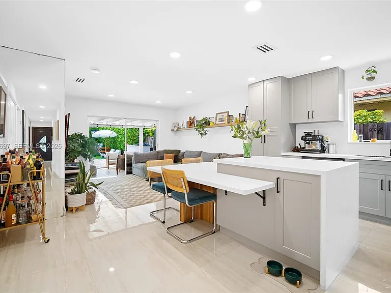 2231 SW 63rd Ave — Photo 7