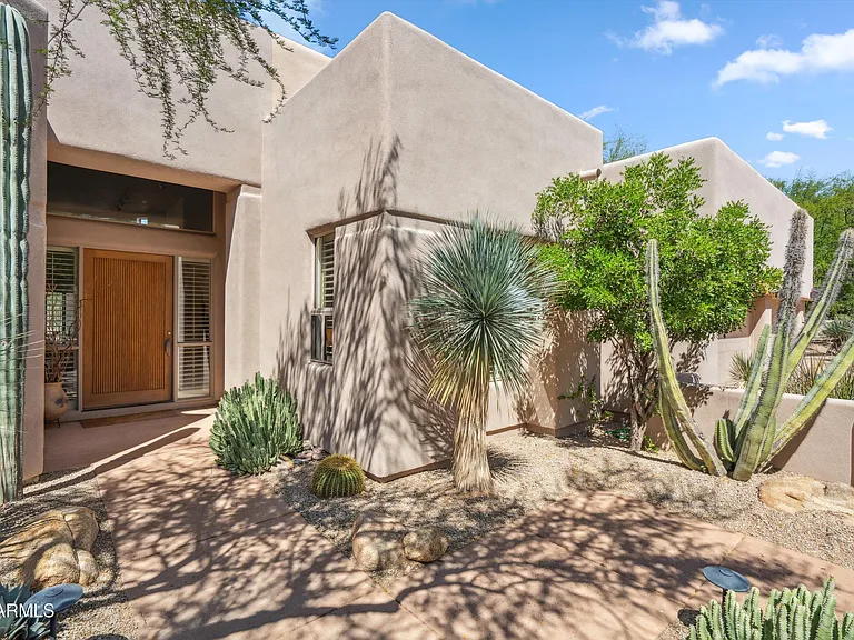 7466 E High Point Dr — Photo 3