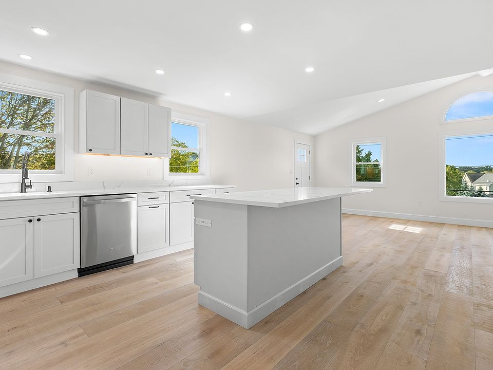 1st image of 16 Reynard St #2