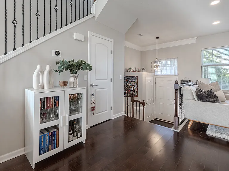 6180 N Pointe Dr — Photo 15