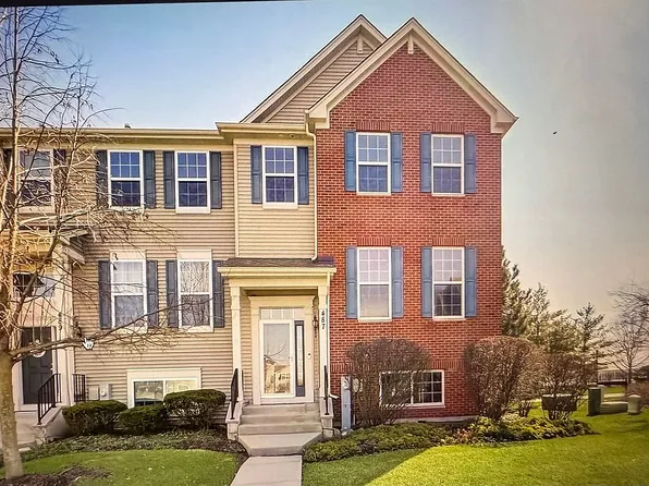 487 Town Center Blvd, Gilberts, IL 60136