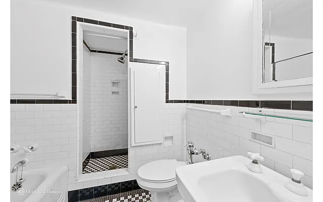 Rented by Douglas Elliman | media 21