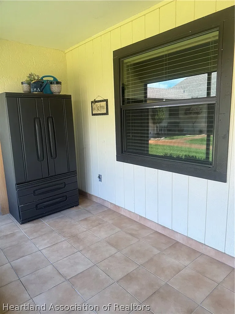 2 bed, 2.0 bath, 952 sqft, $1,250 — Photo 3