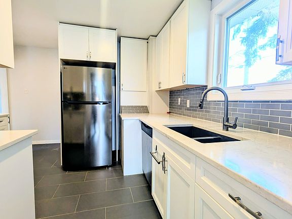 3rd image of 155 Carruthers Ave