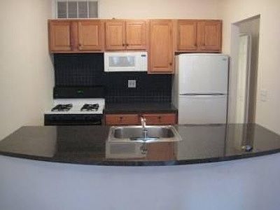 1st image of 162 Orchard St Frnt 1