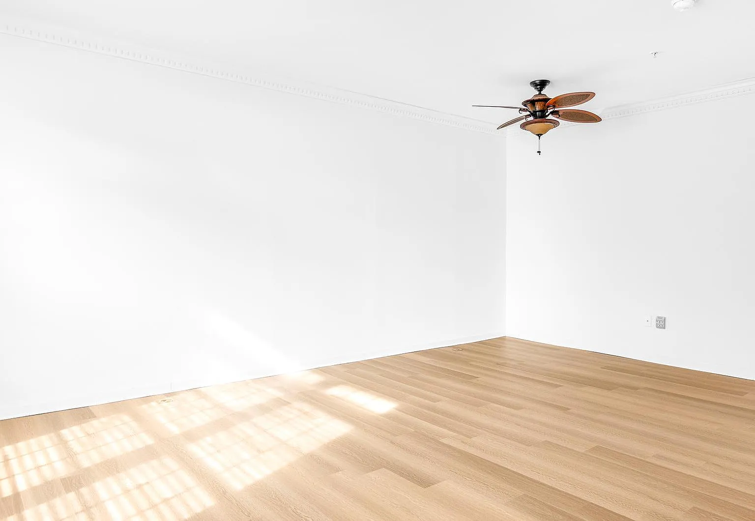 3 bed, 3.5 bath, 2000 sqft, $2,800 — Photo 3