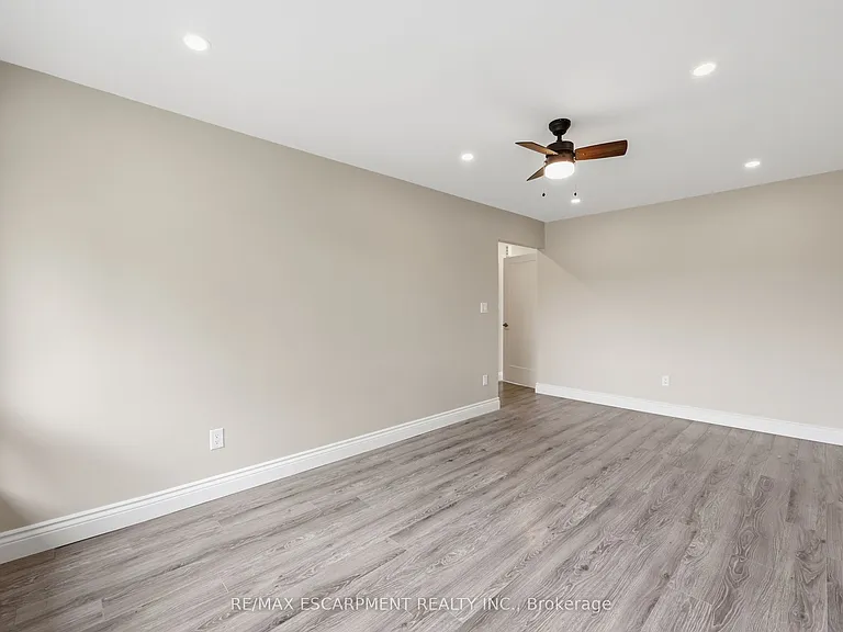 891 Centre Rd — Photo 19