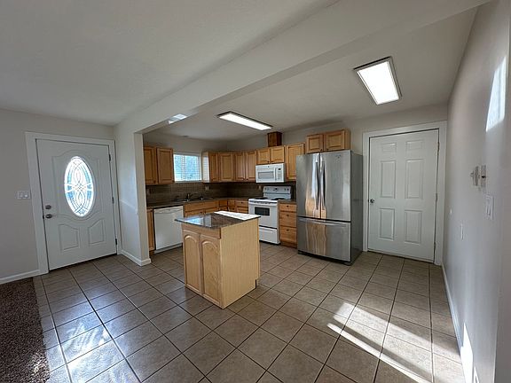 3rd image of 914 Road 46 #46-912