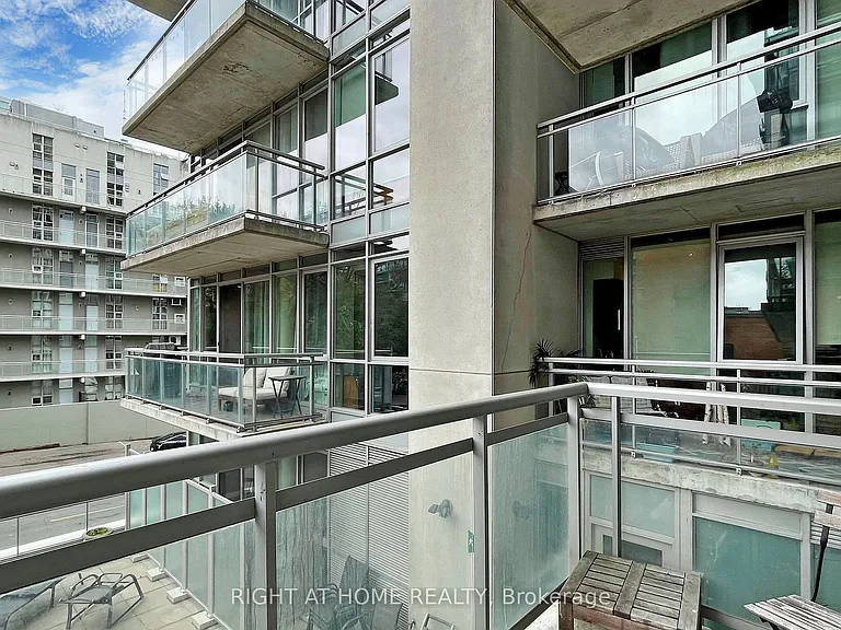 38 Niagara St #312 — Photo 17