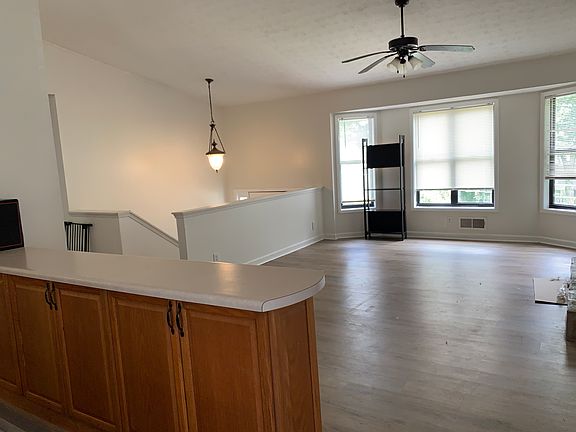 5th image of 634 Village Creek Dr