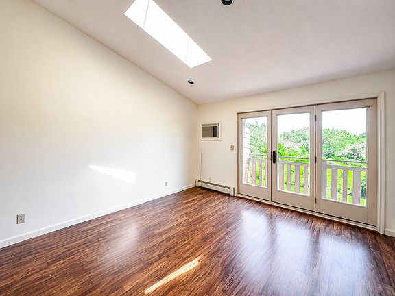 2nd image of 243 Eastview Cir