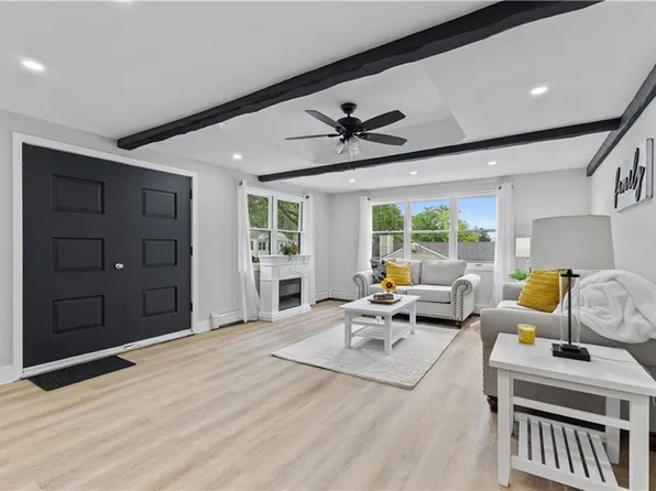 34 Pine Ave, Coventry, RI 02816