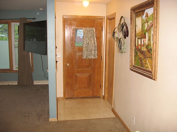 5th image of W247S3022 Prairie Ave