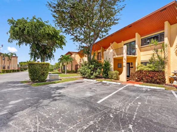 13781 SW 84th St APT F, Miami, FL 33183
