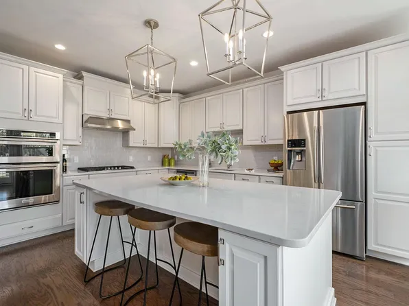 3005 N Spurway Dr, Ann Arbor, MI 48105