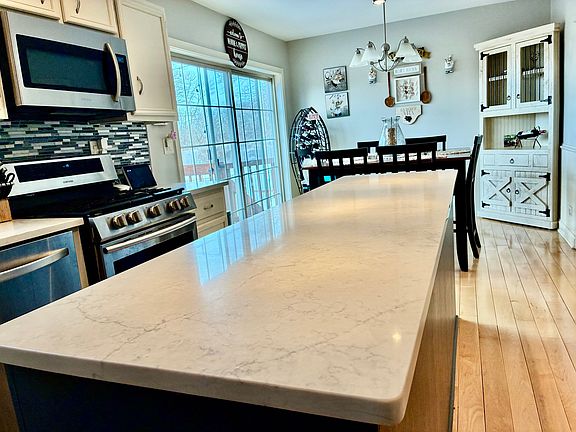 3rd image of 605 Dorchester Ct