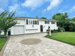 349 W 19th St, Deer Park, NY 11729