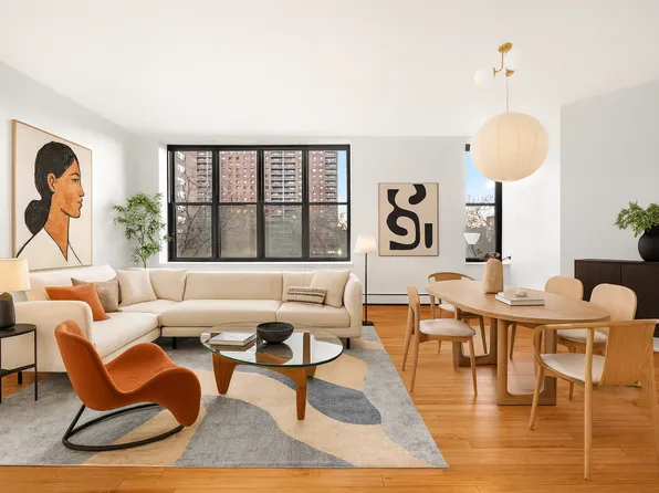 372 De Kalb Avenue image 1 of 7